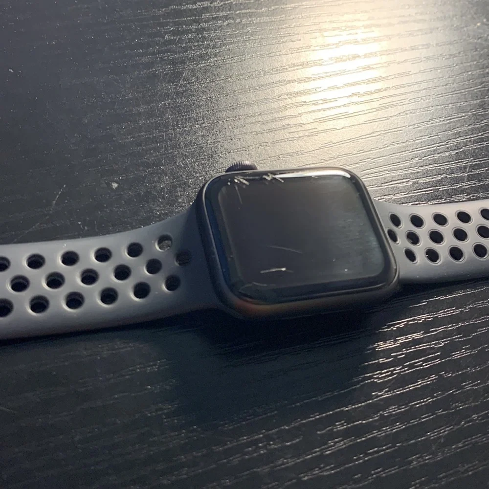 Apple Watch SE 40MM Nike - Picture 3 of 3